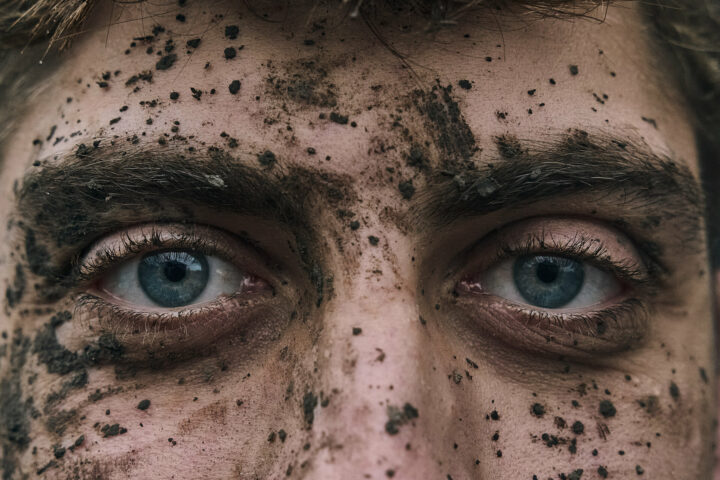 Eyes. Thorns, The photo shows the eyes of the Sheva tank commander.