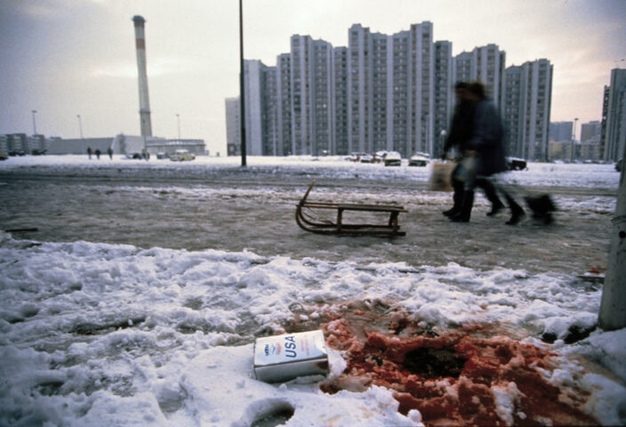 © Enrico Dagnino
Sarajevo 94, Alipasino Polije.
A granade kills six children who were playing with the snow in the Alipasino Polje.