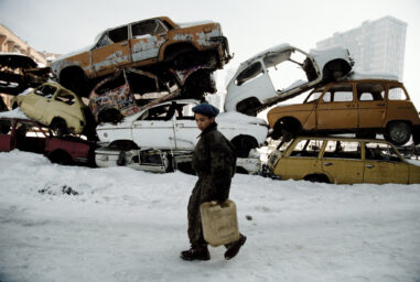 © Enrico DagninoSarajevo, 94The city is besieged, water is missing, the electricity and the gas when present are as dangerous as a bomb the home made stoves regularly explode burning big and small. The attempt of the Muslim soldiers to break the siege end in massacres of soldiers on the front line.