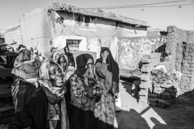 Malak Ahmad mourns her husband, Abobakr Jaber, who was killed by a mortar shell that struck the school where their family was sheltering in Omdurman, Sudan, October 26, 2026. Photo by Abdulmonam Eassa (Le Monde)