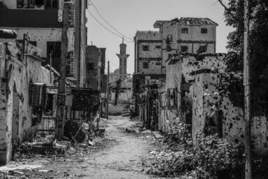 Damaged houses and the Sheikh GaribAllah Mosque in Wad Nubawi, Omdurman, Sudan, October 30, 2026. Religious and cultural sites have been attacked across the country. Photo by Abdulmonam Eassa (Le Monde)